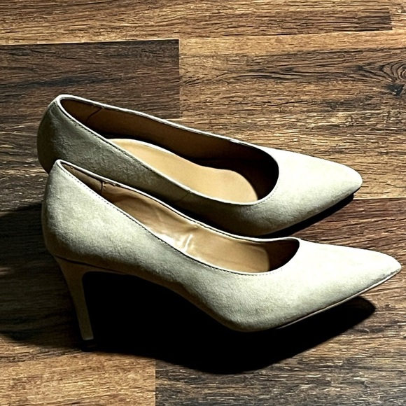 J. Crew Micro-Suede Pumps Heels | Sz 7 Saddle Brown Tan - Picture 3 of 7